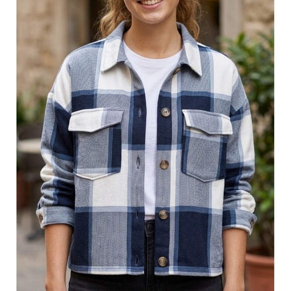 Eden & Olivia Jackets & Blazers - Eden & Olivia Blue Plaid Cropped Shacket Button Front Jacket Womens Large